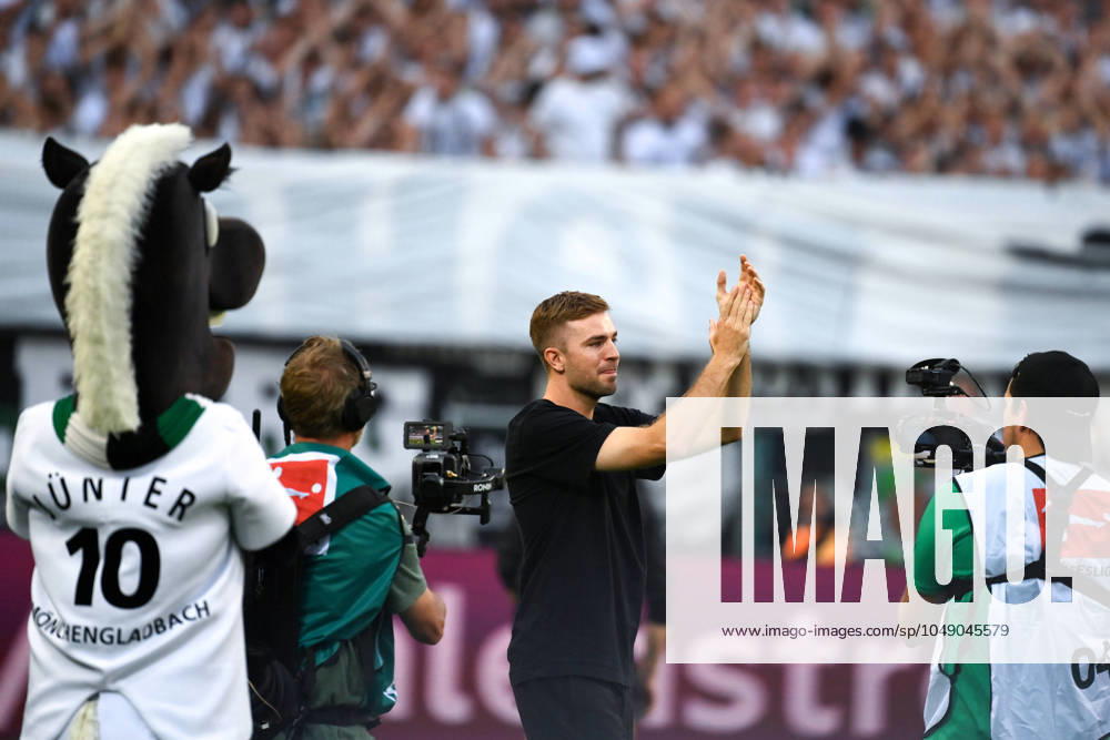 Christoph Kramer was officially bid farewell before the match 23 08 2024, Football 1 Bundesliga, 1 Matchday, Season 2024 2025 Borussia Mönchengladbach Bayer 04 Leverkusen 2 3 Moenchengladbach Borussia Park Nordrhein Westfalen Germany Team2