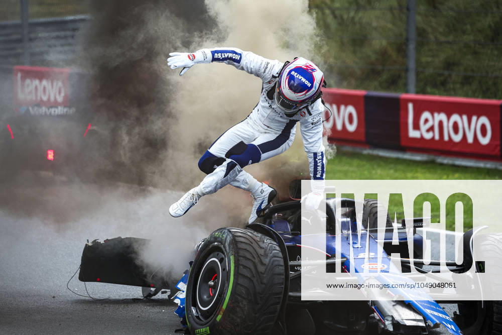 KW34 02 SARGEANT Logan (usa), Williams Racing FW46, action, crash, accident, and fire, feu during the Formula 1 Heineken Dutch Grand Prix 2024, 15th round of the 2024 Formula One World Championship, WM, Weltmeisterschaft from August 23 to 25, 2024 on the Circuit Zandvoort, in Zandvoort, Netherlands - F1 - DUTCH GRAND PRIX 2024 DPPI Panoramic 240824_R15_OLANDA_DP_FG008998_