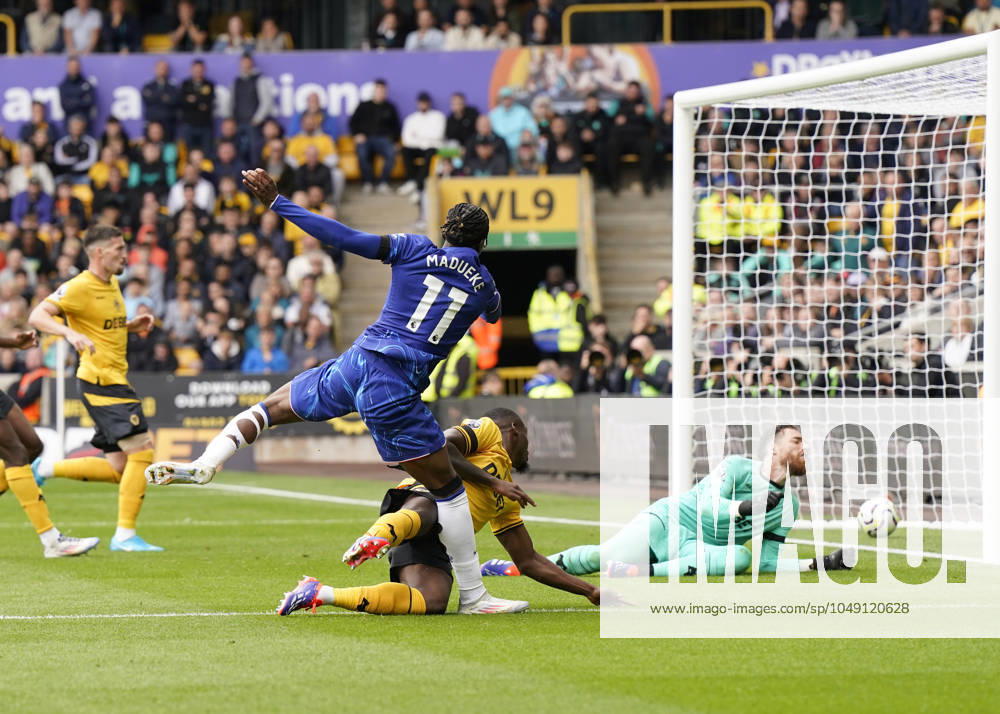 KW34 Wolverhampton, England, 25th August 2024.Noni Madueke of Chelsea scores their fifth and his hat trick goal during the Premier League match at Molineux, Wolverhampton. Picture credit should read: Andrew Yates Sportimage . SPI-3276-0074