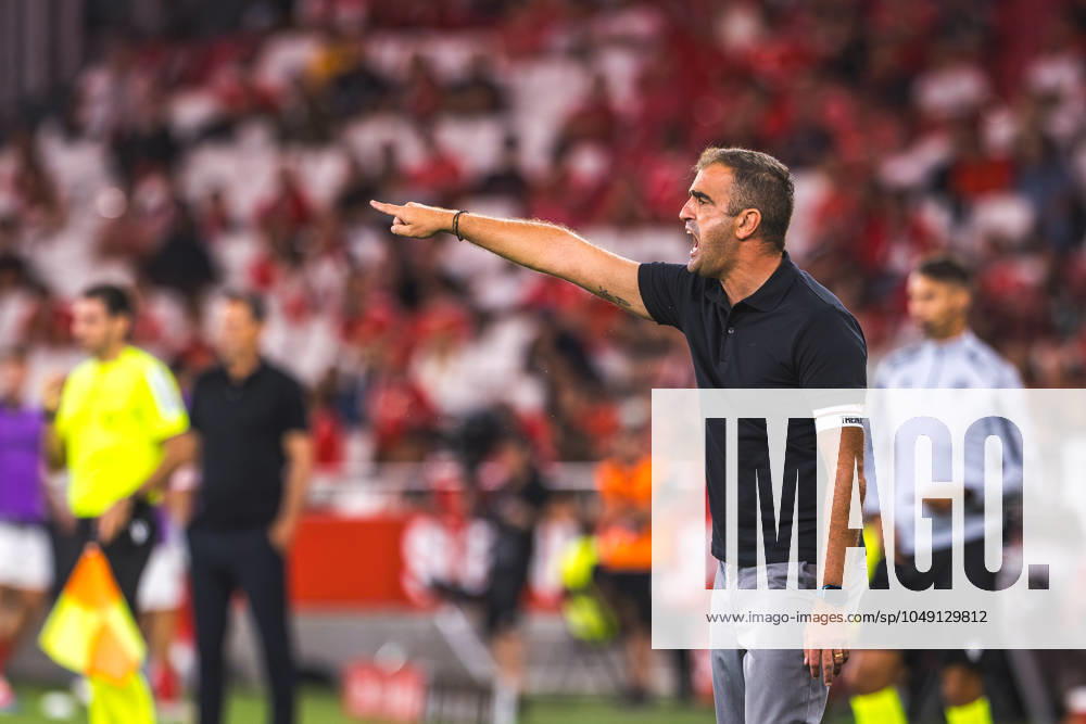 SL Benfica Vs CF Estrela da Amadora in Lisbon, Portugal - 24 Aug 2024 Filipe Martins, coach of CF Estrela Amadora gestures during the Liga Portugal Betclic match between SL Benfica and CF Estrela da Amadora at Estadio da Luz. Final score: SL Benfica 1 - 0 CF Estrela da Amadora Lisbon Portugal