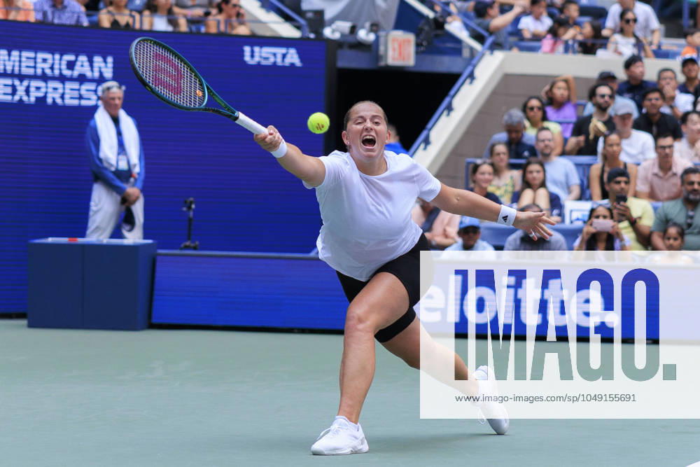 Jeļena Ostapenko practices during Fan Week at the USTA Billie Jean King National Tennis Center on Sunday August 25, 2024 in the Flushing neighborhood of the Queens borough of New York City. JAVIER ROJAS PI Flushing Meadows USA - ZUMAp124 20240825_zaa_p124_007