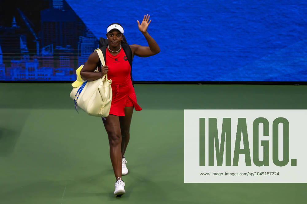 Sloane Stephens (USA) vs. Clara Burel (FRA) during 2024 U.S. Open Tennis Championships at the USTA Billie Jean King National Tennis Center Featuring: Sloane Stephens Where: Queens, New York, United States When: 26 Aug 2024 Credit: David Lobel INSTARimages . NOT FOR USE BY NEWSPAPERS BASED IN THE UK.