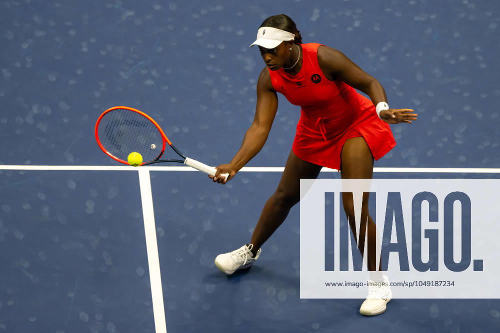Sloane Stephens (USA) vs. Clara Burel (FRA) during 2024 U.S. Open Tennis Championships at the USTA Billie Jean King National Tennis Center Featuring: Sloane Stephens Where: Queens, New York, United States When: 26 Aug 2024 Credit: David Lobel INSTARimages . NOT FOR USE BY NEWSPAPERS BASED IN THE UK.