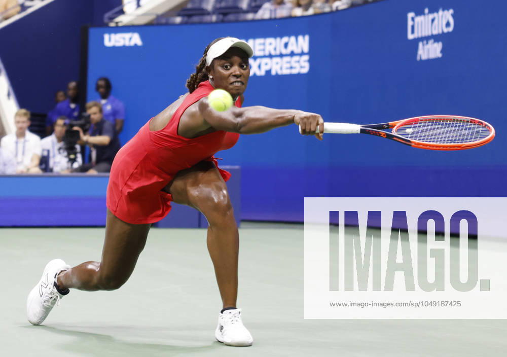Sloane Stephens reaches to return a ball to Clara.Burel of France in Arthur Ashe Stadium in the first round of the 2024 US Open Tennis Championships in at the USTA Billie Jean King National Tennis Center on Monday, August 26, 2024 in New York City. NYP20240826120 JOHNxANGELILLO