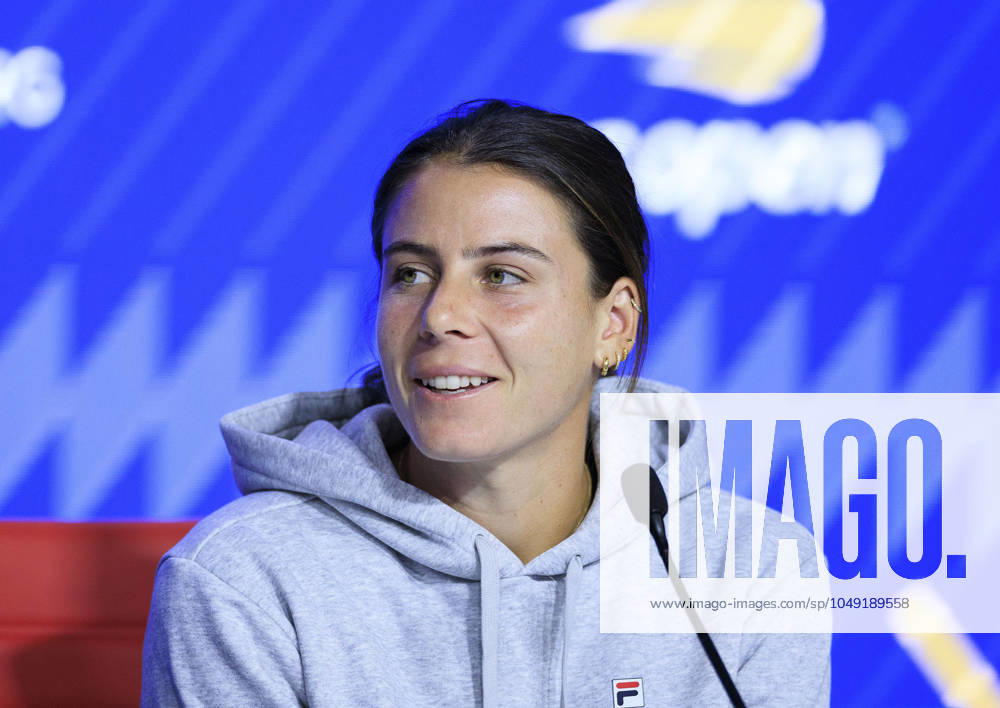Emma Navarro attends a press conference, PK, Pressekonferenz on during Day 1 of the 2024 US Open held at the USTA Billie Jean King National Tennis Center on MondayAugust 26, 2024 in the Flushing neighborhood of the Queens borough of New York City. JAVIER ROJAS PI Flushing Meadows USA - ZUMAp124 20240826_zaa_p124_078