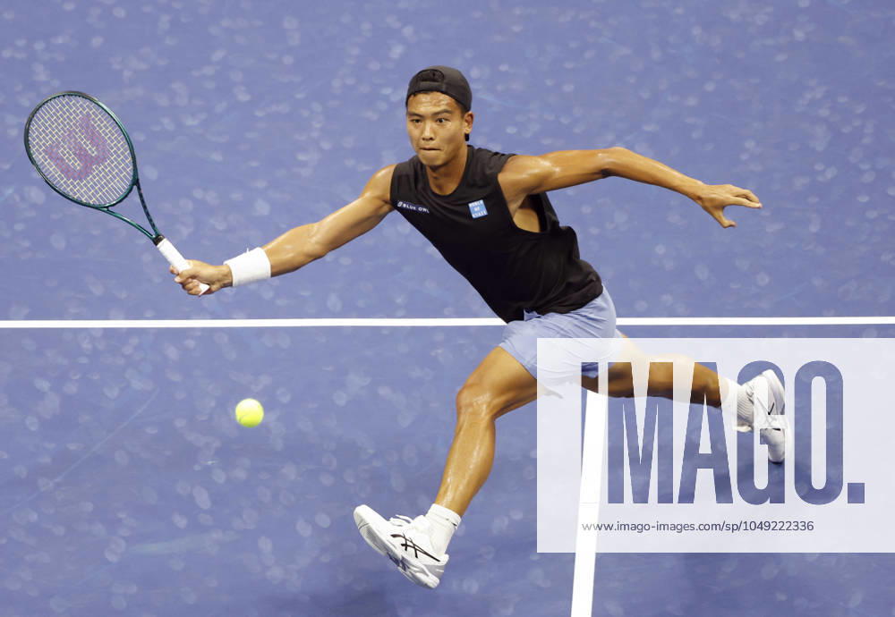Li Tu of Australia returns a ball to Carlos Alcaraz of Spain in Arthur Ashe Stadium in the first round of the 2024 US Open Tennis Championships in at the USTA Billie Jean King National Tennis Center on Tuesday, August 27, 2024 in New York City. NYP20240827117 JOHNxANGELILLO
