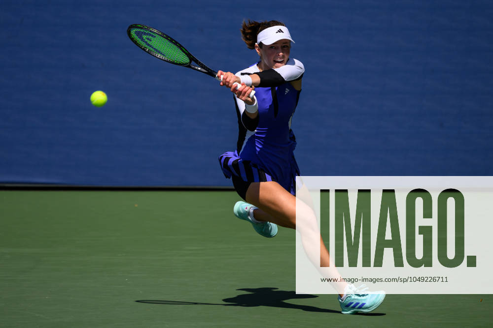 2024 US Open Tennis Championships at the USTA Billie Jean King National Tennis Centre Featuring: Katie Volynets Where: Queens, New York, United States When: 27 Aug 2024 Credit: David Lobel INSTARimages . NOT FOR USE BY NEWSPAPERS BASED IN THE UK.