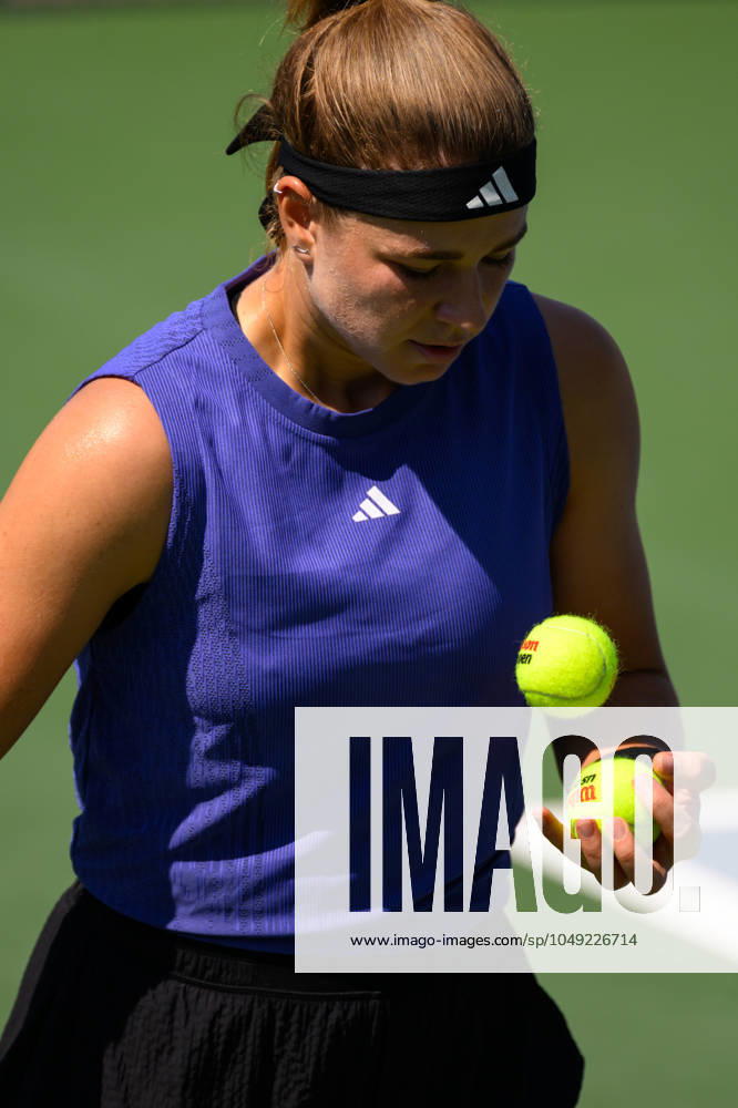 2024 US Open Tennis Championships at the USTA Billie Jean King National Tennis Centre Featuring: Karolina Muchova Where: Queens, New York, United States When: 27 Aug 2024 Credit: David Lobel INSTARimages . NOT FOR USE BY NEWSPAPERS BASED IN THE UK.