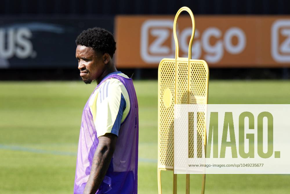 AMSTERDAM - Steven Bergwijn of Ajax during training prior to the second play-off match in the Europa League against the Polish Jagiellonia Bialystok. ANP OLAF KRAAK ANPxSportx IVx 506950357 originalFilename: 506950357
