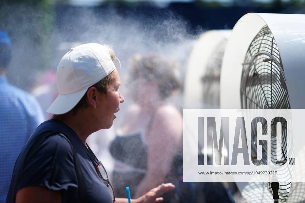 Tennis fans cool off in the stifling heat with the help of large fans US Open Championships 2024, Day Three, Flushing Meadows, New York, USA - 28 Aug 2024