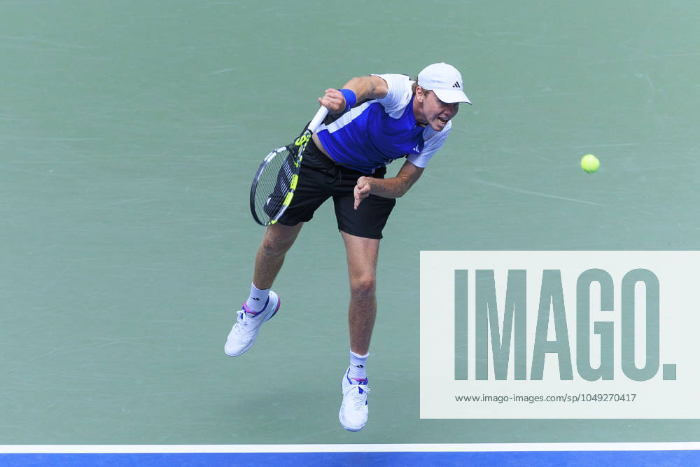 Alex Michelsen during Day 4 of his match against Jannik Sinner in the 2024 US Open held at the USTA Billie Jean King National Tennis Center on Thursday August 29, 2024 in the Flushing neighborhood of the Queens borough of New York City. JAVIER ROJAS PI Flushing Meadows USA - ZUMAp124 20240829_zaa_p124_009