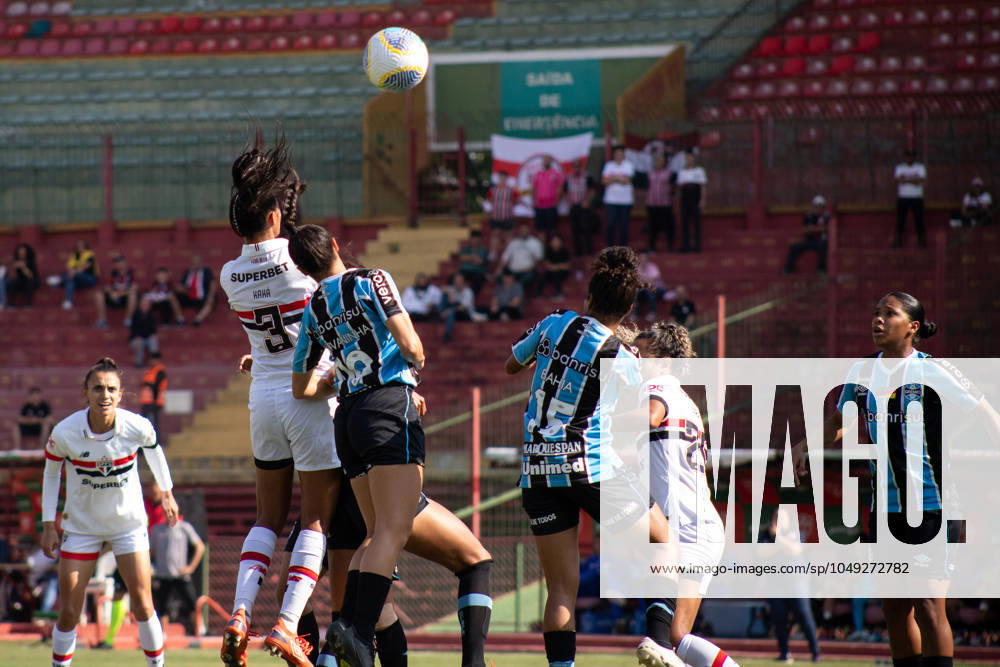 São Paulo x Grêmio Feminino SÃO PAULO, SP - 29.08.2024: SÃO PAULO X GRÊMIO FEMININO - Aerial ball dispute between Kaká (São Paulo) and Giovaninha (Grêmio) during the match between São Paulo and Grêmio, valid for the quarter-finals of the Brazilian Women& 39;s Football Championship and held on the afternoon of this Thursday (29) at the Canindé Stadium in São Paulo, SP. (Photo: Rodilei Morais Fotoarena) x2602315x RodileixMorais