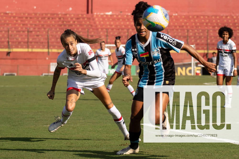 São Paulo x Grêmio Feminino SÃO PAULO, SP - 29.08.2024: SÃO PAULO X GRÊMIO FEMININO - Ariel Godoi (São Paulo) and Raissa Bahia (Grêmio) during the match between São Paulo and Grêmio, valid for the quarter-finals of the Brazilian Women& 39;s Football Championship and held on the afternoon of this Thursday (29) at the Canindé Stadium in São Paulo, SP. (Photo: Rodilei Morais Fotoarena) x2602321x RodileixMorais