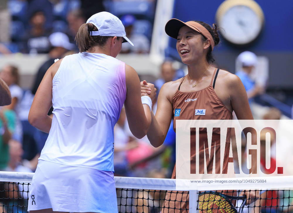 Iga Swiatek shakes hands with Ena Shibahara after winning her match on Day 4 of the 2024 US Open held at the USTA Billie Jean King National Tennis Center on Thursday August 29, 2024 in the Flushing neighborhood of the Queens borough of New York City. JAVIER ROJAS PI Flushing Meadows USA - ZUMAp124 20240829_zaa_p124_080
