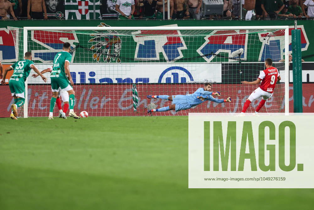 SOCCER - UEFA EL, Rapid vs Braga VIENNA,AUSTRIA,29.AUG.24 - SOCCER - UEFA Europa League, qualification, SK Rapid Wien vs Sporting Club de Braga. Image shows Niklas Hedl (Rapid) and Amine El Ouazzani (Braga). Keywords: goal. GEPAxpictures Rauthner