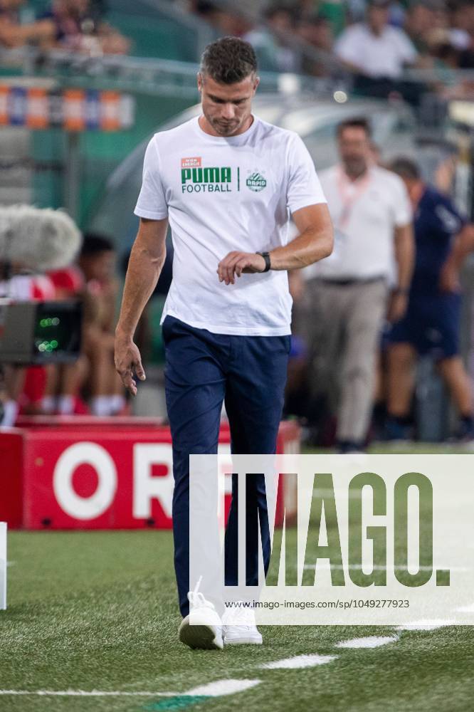 SOCCER - UEFA EL, Rapid vs Braga VIENNA,AUSTRIA,29.AUG.24 - SOCCER - UEFA Europa League, qualification, SK Rapid Wien vs Sporting Club de Braga. Image shows head coach Robert Klauss (Rapid). GEPAxpictures xPhilippxBrem