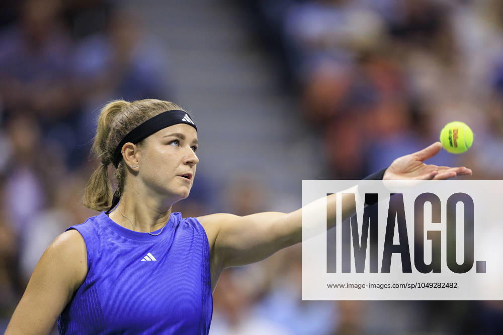 Karolina Muchova tosses the ball to serve during her match against Naomi Osaka on Day 4 in the 2024 US Open held at the USTA Billie Jean King National Tennis Center on Thursday August 29, 2024 in the Flushing neighborhood of the Queens borough of New York City. JAVIER ROJAS PI Flushing Meadows USA - ZUMAp124 20240829_zaa_p124_114