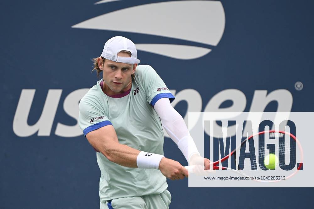 Zizou Bergs of Belgium plays against Flavio Cobolli of Italy during the Men s Singles: Round 2 of the U.S. Open tennis tournament at USTA Billie Jean King National Tennis Center, New York, NY, August 29, 2024. (Photo by Anthony Behar Sipa USA) ANTHONYxBEHAR x0757899796stx