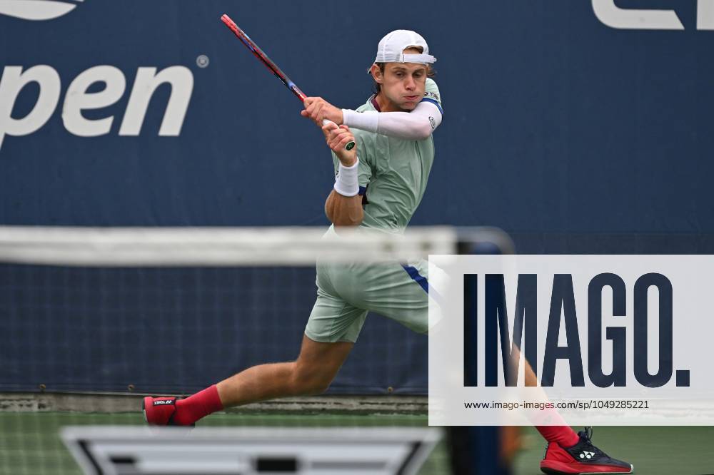 Zizou Bergs of Belgium plays against Flavio Cobolli of Italy during the Men s Singles: Round 2 of the U.S. Open tennis tournament at USTA Billie Jean King National Tennis Center, New York, NY, August 29, 2024. (Photo by Anthony Behar Sipa USA) ANTHONYxBEHAR x0757899863stx