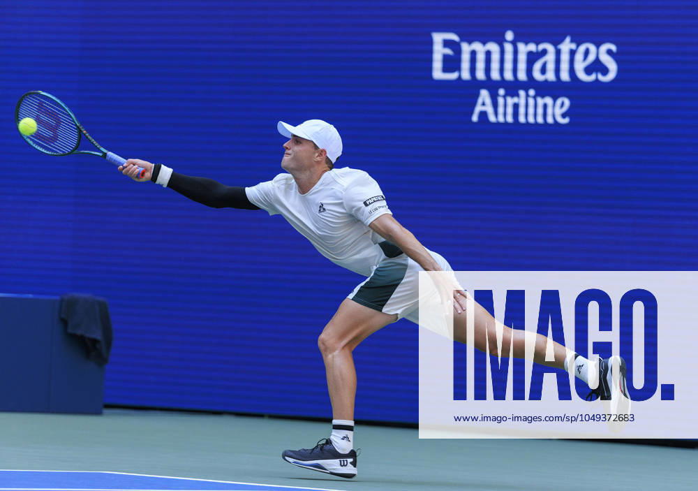 Christopher Oâ€⠢Connell stretches for a forehand during Day 6 of his match against Jannik Sinner in the 2024 US Open held at the USTA Billie Jean King National Tennis Center on Saturday August 31, 2024 in the Flushing neighborhood of the Queens borough of New York City. JAVIER ROJAS PI Flushing Meadows USA - ZUMAp124 20240831_zaa_p124_078