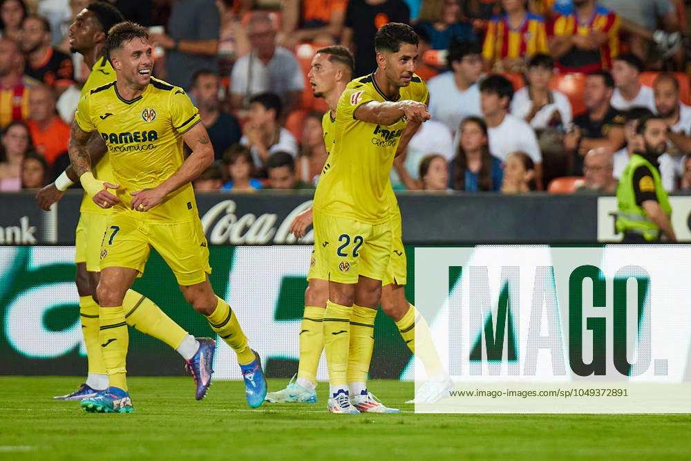 LaLiga EA Sports, Valencia CF v Villarreal CF VALENCIA, SPAIN - AUGUST 31: Ayoze Perez Attacking Midfield of Villarreal CF celebrates after scoring his team s first goal during the LaLiga EA Sports match between Valencia CF and Villarreal CF at Mestalla Stadium on August 31, 2024 in Valencia, Spain. (Photo by Jose Torres Photo Players Images Magara Press) Valencia Mestalla Stadium Spain