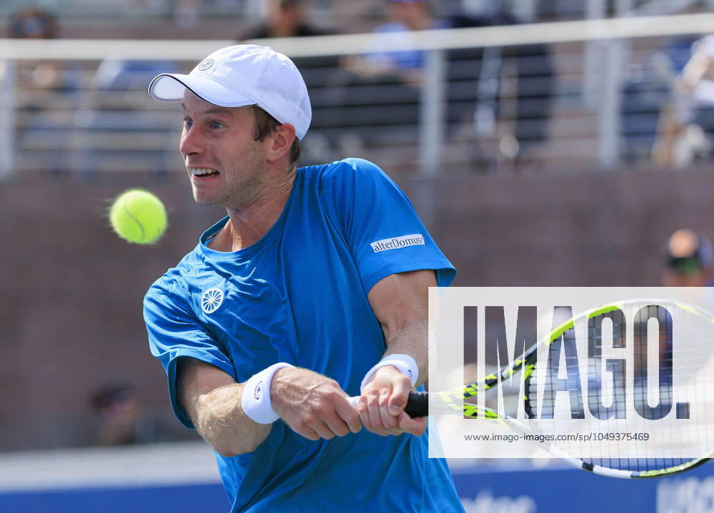 Botic van de Zandschulp hits a double backhand during Day 6 of his match Jack Draper in the 2024 US Open held at the USTA Billie Jean King National Tennis Center on Saturday August 31, 2024 in the Flushing neighborhood of the Queens borough of New York City. JAVIER ROJAS PI Flushing Meadows USA - ZUMAp124 20240831_zaa_p124_126
