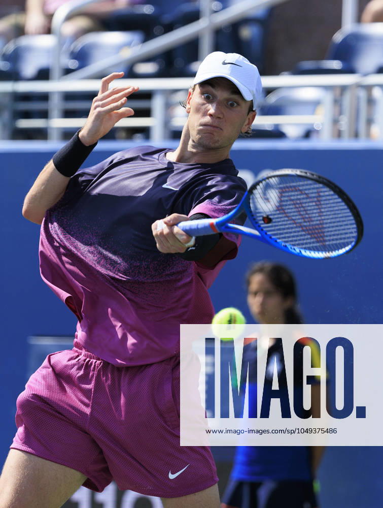 Jack Draper hits a forehand during Day 6 of his match Botic van de Zandschulp in the 2024 US Open held at the USTA Billie Jean King National Tennis Center on Saturday August 31, 2024 in the Flushing neighborhood of the Queens borough of New York City. JAVIER ROJAS PI Flushing Meadows USA - ZUMAp124 20240831_zaa_p124_129