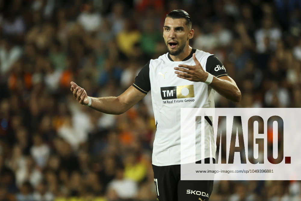 Valencia CF v Villarreal CF - La Liga EA Sports Rafa Mir of Valencia CF during the La Liga match between Valencia CF and Villarreal CF at Mestalla Stadium in Valencia, Spain, on August 31, 2024. Valencia Spain