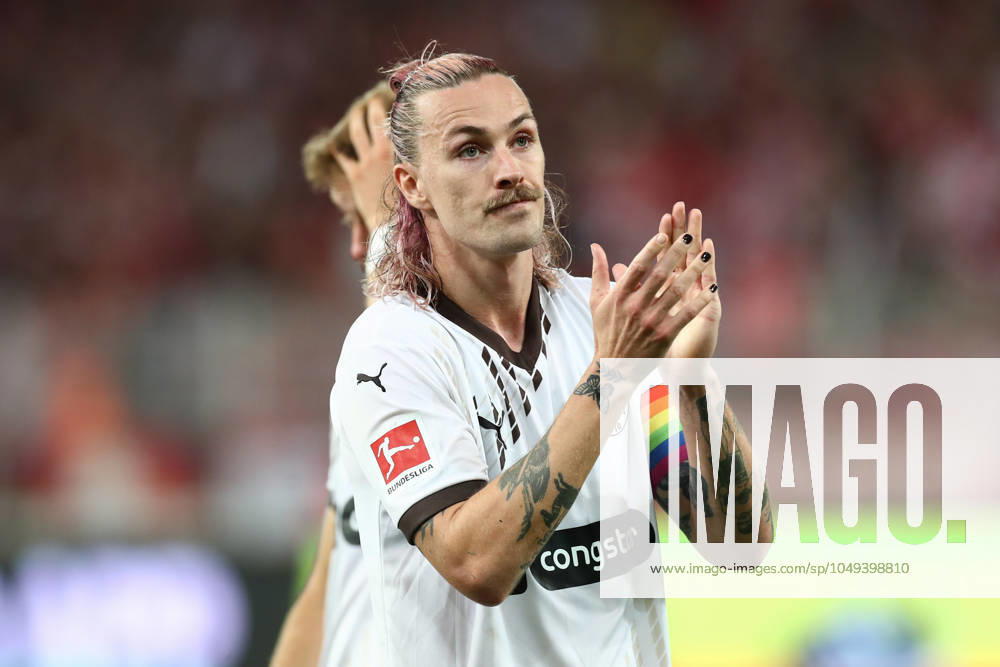 Soccer 1 Bundesliga, 1 FC Union Berlin FC St Pauli, v l Jackson Irvine St Pauli, 7 Thanks the fans disappointed, disappointed, looks disappointed, disappointed Berlin