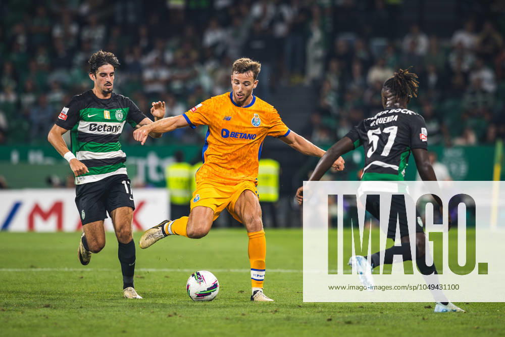 Nico Gonzalez of FC Porto (C) with Francisco Trincao (L) and Geovany Quenda (R) of Sporting CP in action during the Liga Portugal Betclic match between Sporting CP and FC Porto at Estadio de Alvalade. Lisbon Portugal - ZUMAs197 20240831_aab_s197_112