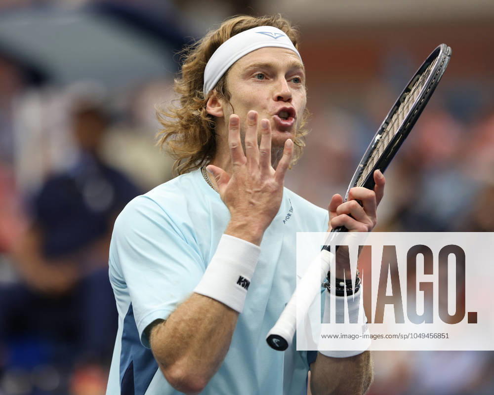 Andrey Rublev reacts annoyed, anger, disappointed, disappointment, emotion