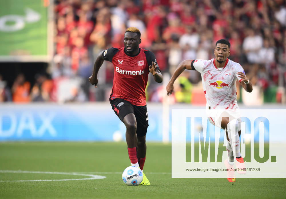 V l Victor BONIFACE LEV , Benjamin HENRICHS L AKtion, duel, Football 1 Bundesliga, 2 Matchday, Bayer 04 Leverkusen LEV RB Leipzig L , on 31 08 2024 in Leverkusen Germany DFL regulations prohibit any use of photographs as image sequences and or quasi video Â