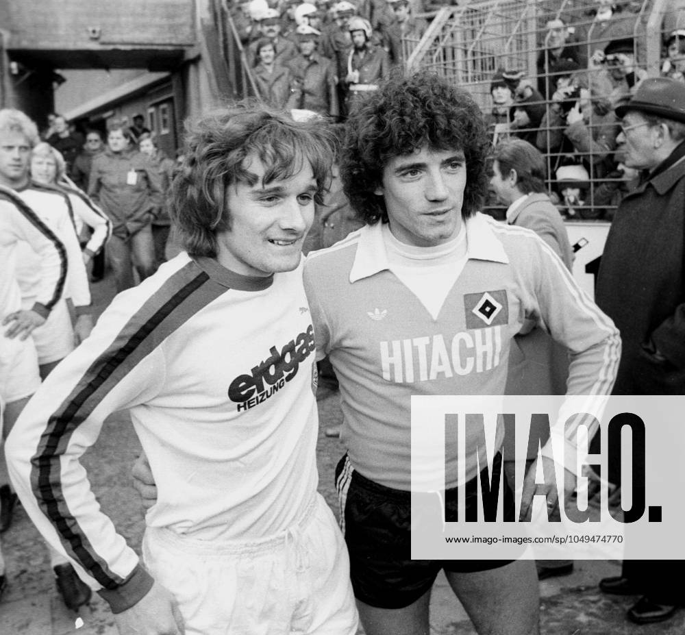 VFL Borussia Mönchengladbach Hamburger SV 4 3 09 02 1979 Allan Simonsen right and Kevin Keegan HSV before the match HM