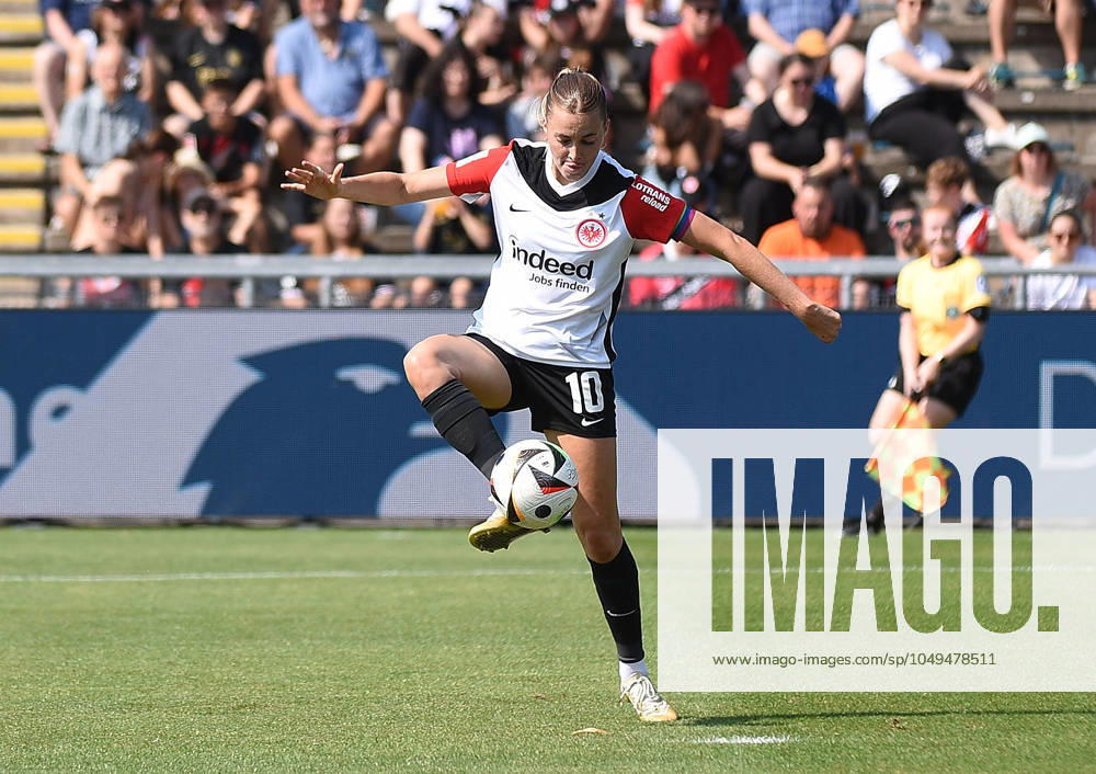 Fußball Google Pixel Frauen Bundesliga, Eintracht Frankfurt FC Carl Zeiss Jena, v l Laura Freigang Eintracht Frankfurt Damen Frankfurt am Main