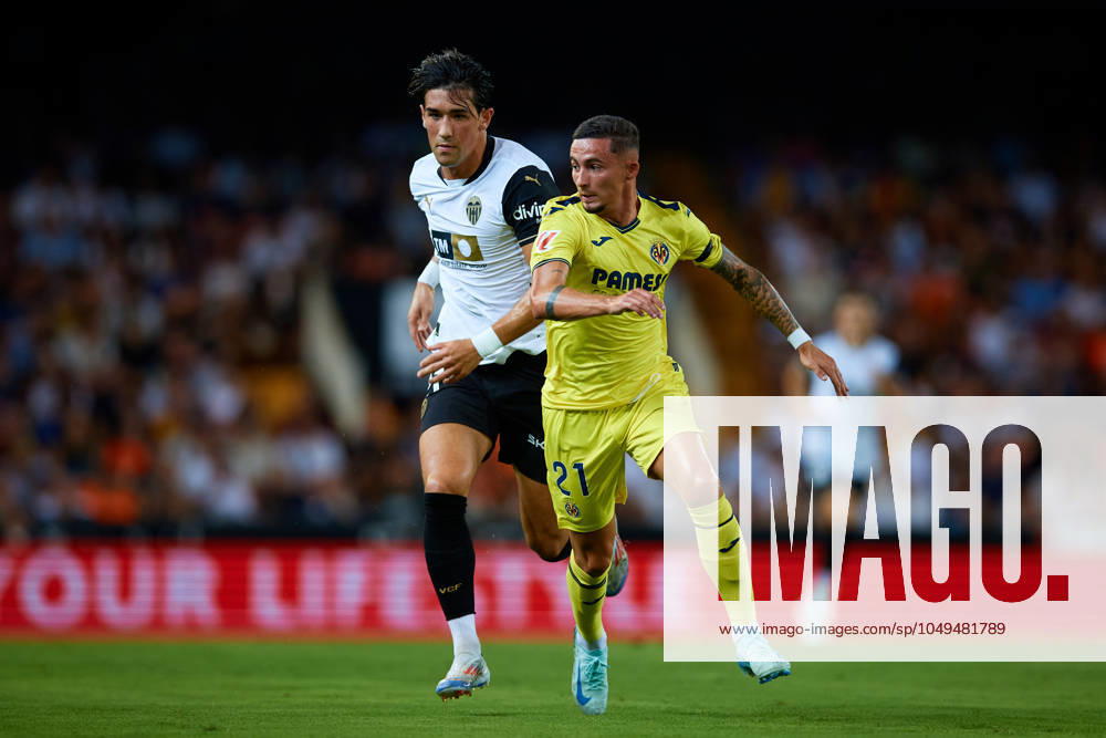 Valencia CF v Villarreal CF - La Liga EA Sports Yeremy Pino (R) of Villarreal CF runs next to Jesus Vazquez of Valencia CF during the LaLiga EA Sports match between Valencia CF and Villarreal CF at Mestalla stadium in Valencia, Spain, on August 31, 2024. Valencia Spain