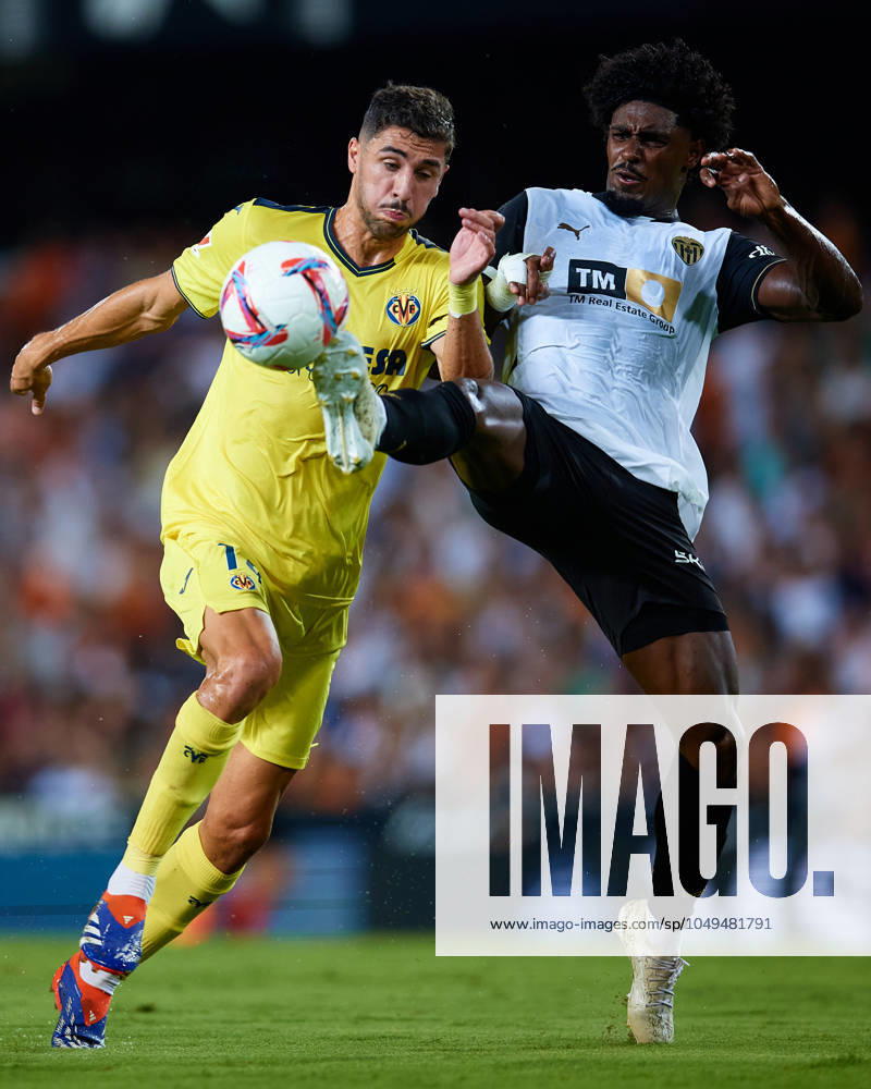 Valencia CF v Villarreal CF - La Liga EA Sports Santi Comesana Veiga of Villarreal CF competes for the ball with Thierry Rendall of Valencia CF during the LaLiga EA Sports match between Valencia CF and Villarreal CF at Mestalla stadium in Valencia, Spain, on August 31, 2024. Valencia Spain