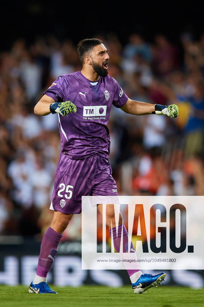Valencia CF v Villarreal CF - La Liga EA Sports Giorgi Mamardashvili of Valencia CF reacts during the LaLiga EA Sports match between Valencia CF and Villarreal CF at Mestalla stadium in Valencia, Spain, on August 31, 2024. Valencia Spain