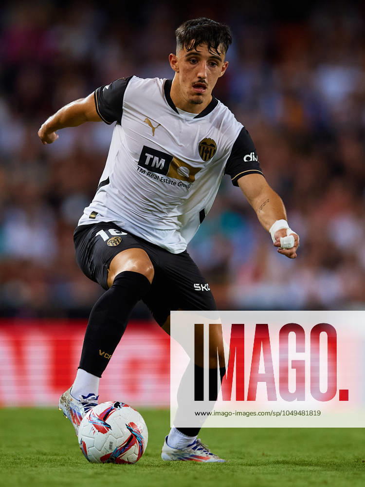 Valencia CF v Villarreal CF - La Liga EA Sports Diego Lopez of Valencia CF is in action during the LaLiga EA Sports match between Valencia CF and Villarreal CF at Mestalla stadium in Valencia, Spain, on August 31, 2024. Valencia Spain
