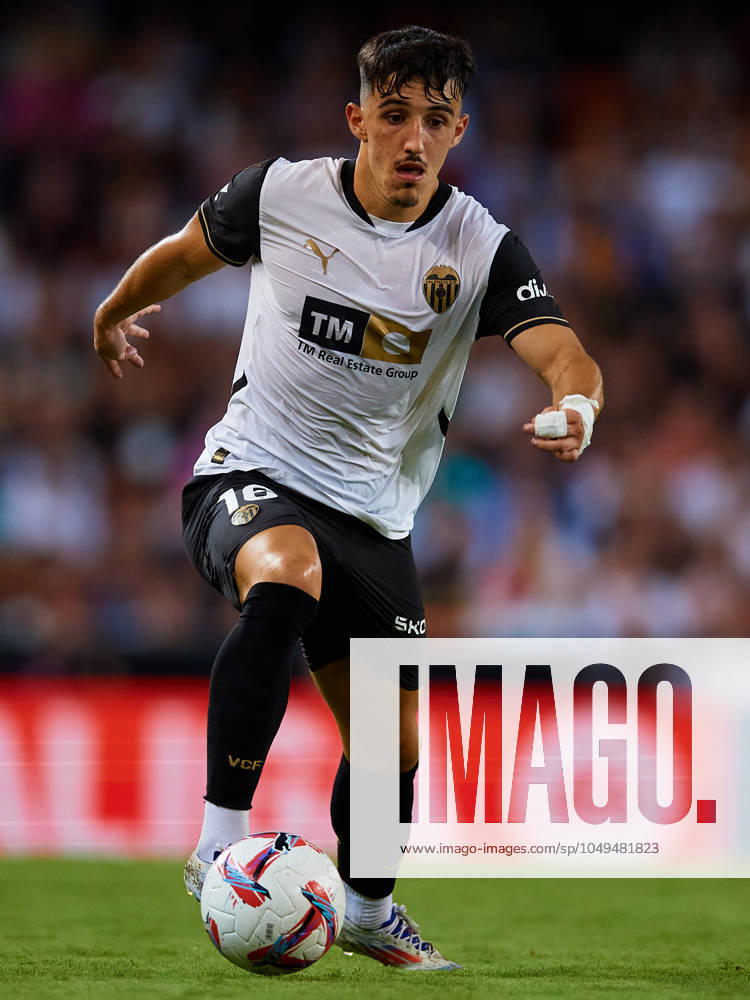 Valencia CF v Villarreal CF - La Liga EA Sports Diego Lopez of Valencia CF is in action during the LaLiga EA Sports match between Valencia CF and Villarreal CF at Mestalla stadium in Valencia, Spain, on August 31, 2024. Valencia Spain