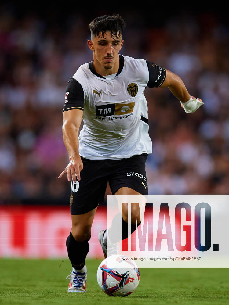 Valencia CF v Villarreal CF - La Liga EA Sports Diego Lopez of Valencia CF is in action during the LaLiga EA Sports match between Valencia CF and Villarreal CF at Mestalla stadium in Valencia, Spain, on August 31, 2024. Valencia Spain