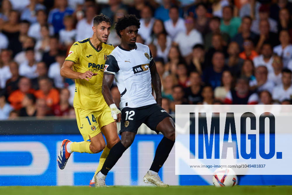 Valencia CF v Villarreal CF - La Liga EA Sports Thierry Rendall (R) of Valencia CF competes for the ball with Santi Comesana Veiga of Villarreal CF during the LaLiga EA Sports match between Valencia CF and Villarreal CF at Mestalla stadium in Valencia, Spain, on August 31, 2024. Valencia Spain