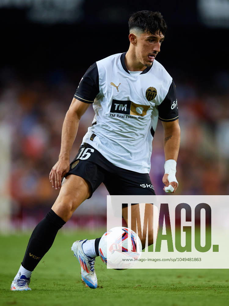 Valencia CF v Villarreal CF - La Liga EA Sports Diego Lopez of Valencia CF is in action during the LaLiga EA Sports match between Valencia CF and Villarreal CF at Mestalla stadium in Valencia, Spain, on August 31, 2024. Valencia Spain