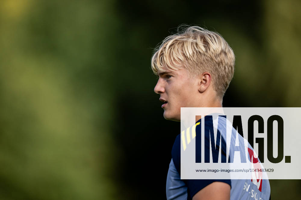 Lucas Bergvall of the Swedish national football team at a training session on September 2, 2024 in Stockholm Photo Maxim Thore BILDBYRAN code MT MT0660 fotboll football soccer fotball nations league träning practice training sverige sweden sverige a bbeng