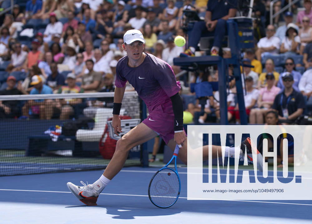US Open Tennis 2024 Jack Draper of Great Britain watches the ball go out against Tomas Machac of the Czech Republic during round four on Armstrong Stadium at the 2024 US Open Tennis Championships at the National Tennis centre, New York, New York, 2 September 2024., Credit:Peter van den Berg Avalon USA, New York, New York, National Tennis Centre