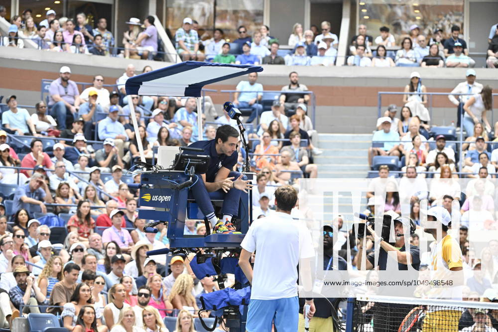 Tennis : Us Open 2024 - Arret du match quelques minutes pour raison de securite - Medvedev Borges Tennis :Us Open 2024 - Usa - 02 09 2024 ChrysleneCaillaud Panoramic