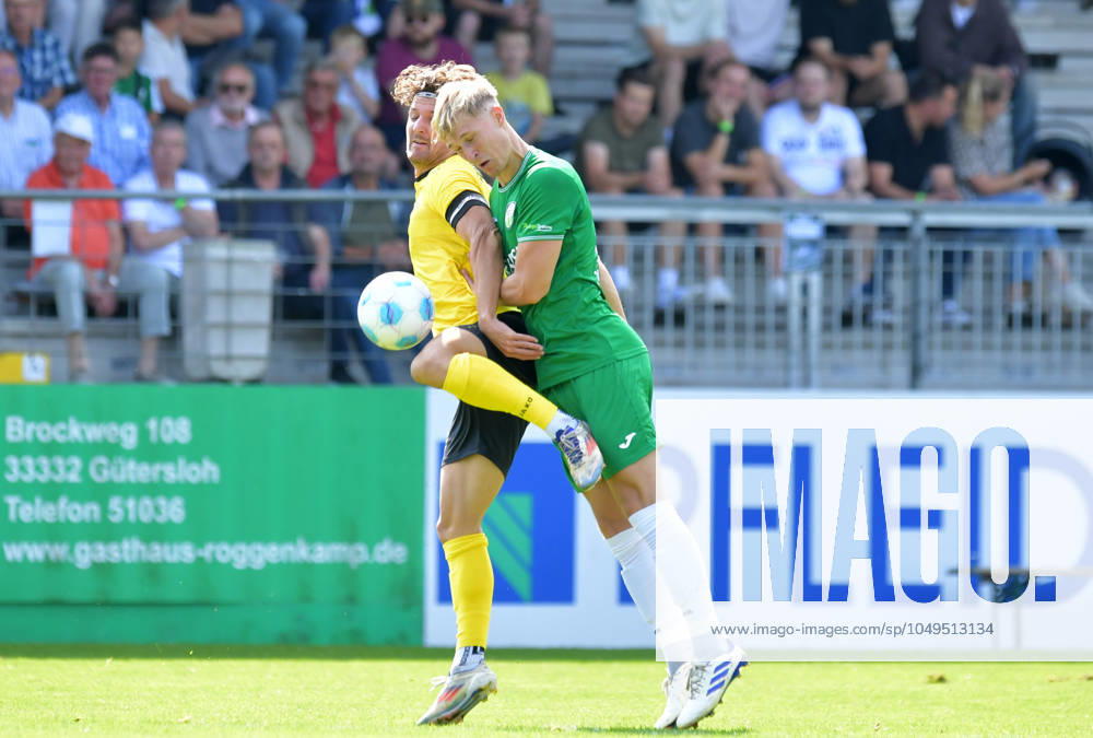 GER, Soccer, Regionalliga West, Season 2024 2025, 06 Matchday, Ohlendorf Stadion im Heidewald, Gütersloh FC Gütersloh SV Eintracht Hohkeppel 3 0 Leo Weichert FC Gütersloh, right against Enzo Wirtz Eintracht Hohkeppel , action, duel, duel