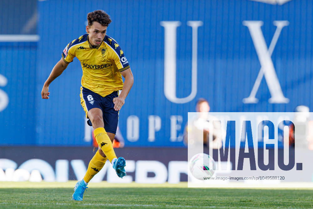 Jandro Orellana seen in action during Liga Portugal game between teams of GD Estoril Praia and Gil Vicente FC at Estadio Antonio Coimbra da Mota Estoril Estadio Antonio Coimbra da Mota Portugal