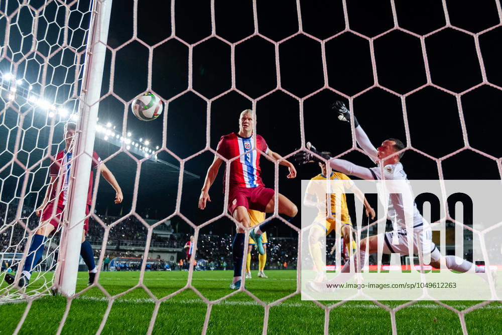 Erling Braut Haaland of Norway against goalkeeper Igor Shatskiy of Kazakhstan during the Nations League football match between Kazakhstan and Norway on September 6, 2024 in Almaty Photo Vegard Grott BILDBYRAN kod VG VG0659 bbeng fotboll football soccer fotball nations league landskamp norge norway kasakhstan kazakhstan