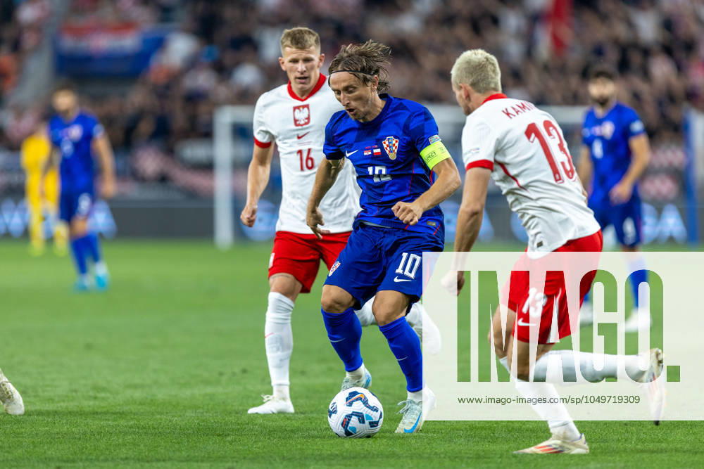Croatia v Poland - UEFA Nations League 2024 25 League A Group A1 OSIJEK, CROATIA - SEPTEMBER 8: Players of Poland Mateusz Bogusz (L) and Jakub Kaminski (R) try to stop player of Croatia Luka Modric (C) during the UEFA Nations League 2024 25 League A Group A1 match between Croatia and Poland at on September 8, 2024 in Osijek, Croatia. BornaxJaksic Pixsell