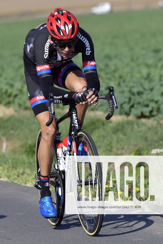 Paris-Tours 2016 cycling race TOURS, FRANCE - OCTOBER 9 : BARGUIL Warren (FRA) Rider of TEAM GIANT - ALPECIN in action during the 110th edition of the Paris-Tours cycling race with start in Dreux and finish in Tours on October 09, 2016 in Tours, France, 9 10 2016 TOURS FRANCE